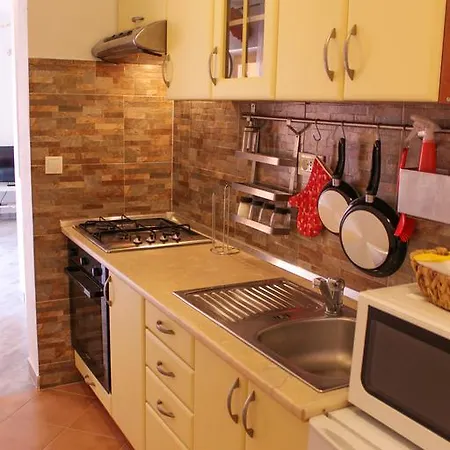 Dore Apartment *